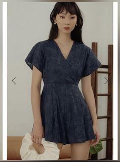 FASHMOB LENI EMBROIDERY PLAYSUIT IN NAVY