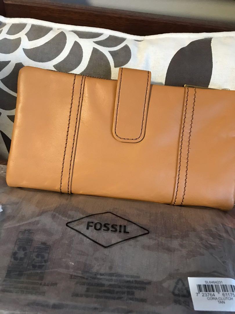 Fossil Wallet Cora Clutch in Tan, Luxury, Bags & Wallets on Carousell