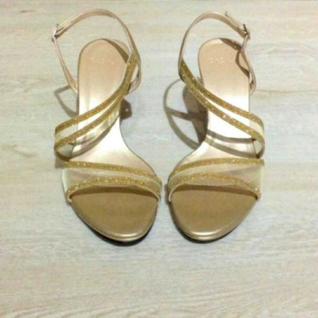 Gold slingback heels outlet