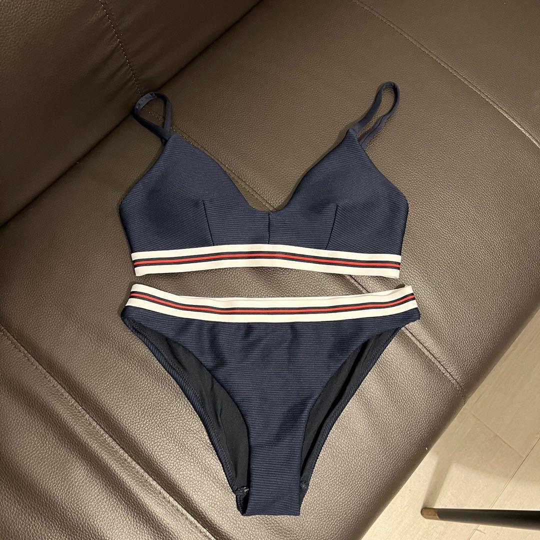 H & M bikini swimsuit （分類：泳衣）位於 Hong Kong。 由 maeee5 提交（商品編號 1155862931，圖片 2）。簡介： H & M bikini swimsuit Size S I cut tags Only one time use for shooting Washed 。