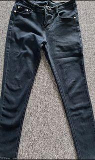 jeans hitam