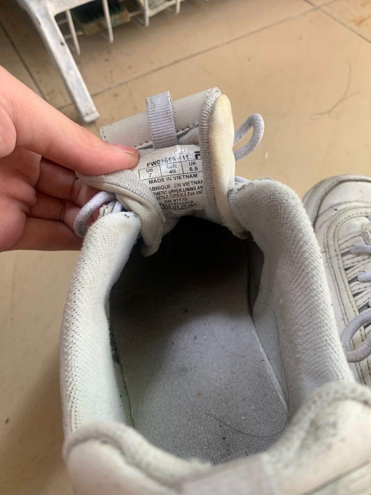 sepatu fila disruptor