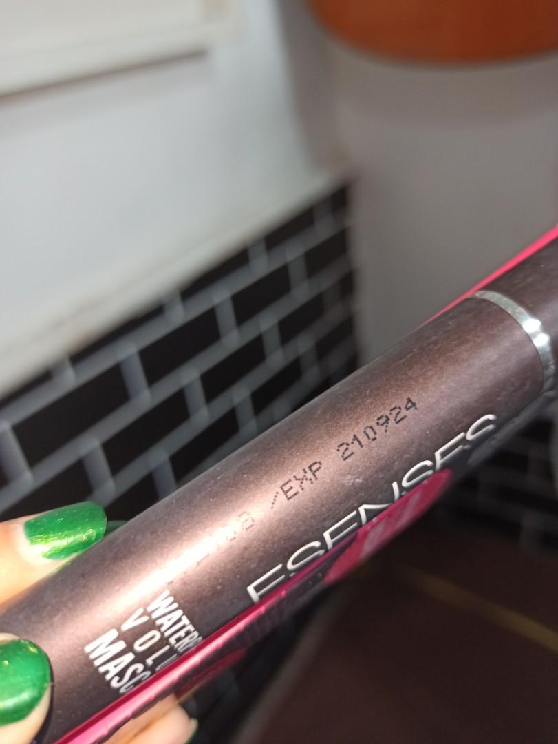 Mascara maskara essences, Kesehatan & Kecantikan, Rias Wajah di Carousell