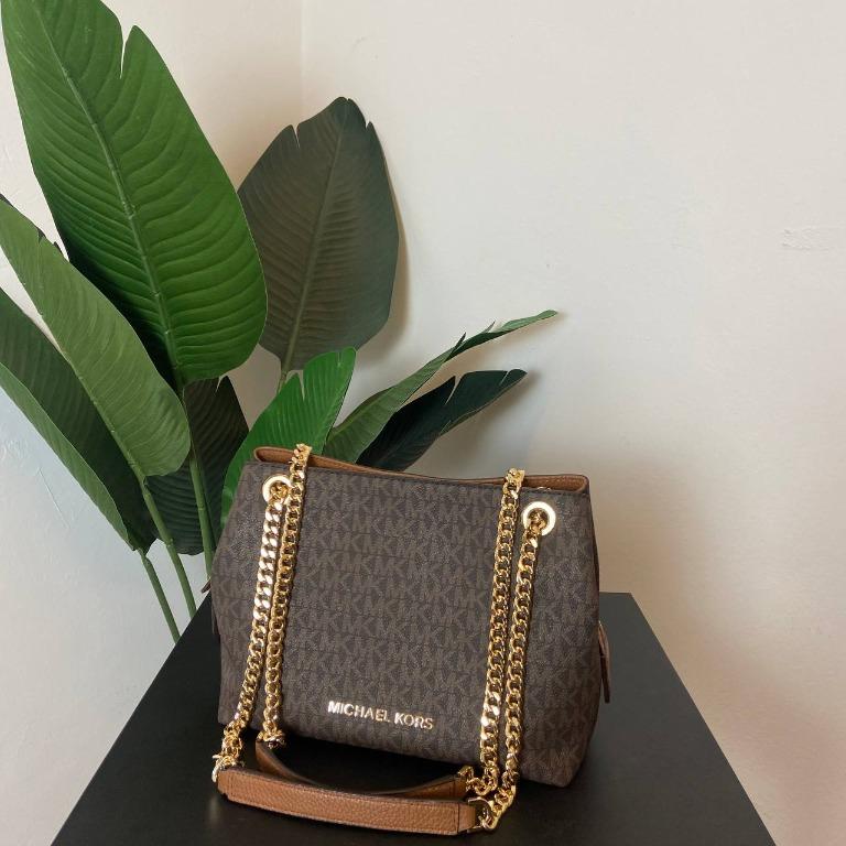 MICHAEL KORS Jet Set Medium Chain Messenger in Brown Acorn, Luxury, Bags &  Wallets on Carousell