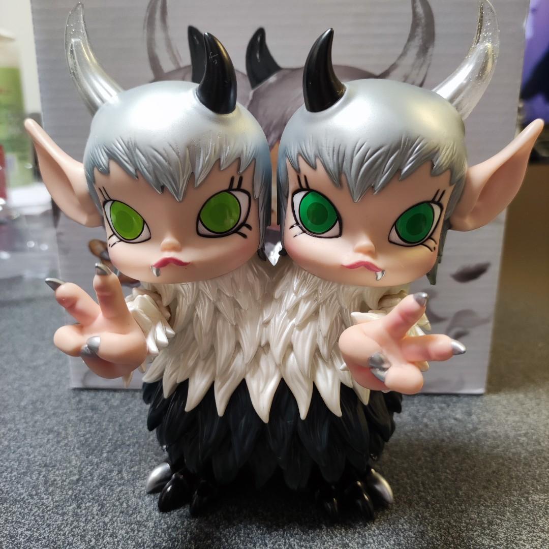 Molly 2 headed 黑白色限定, 興趣及遊戲, 玩具& 遊戲類- Carousell
