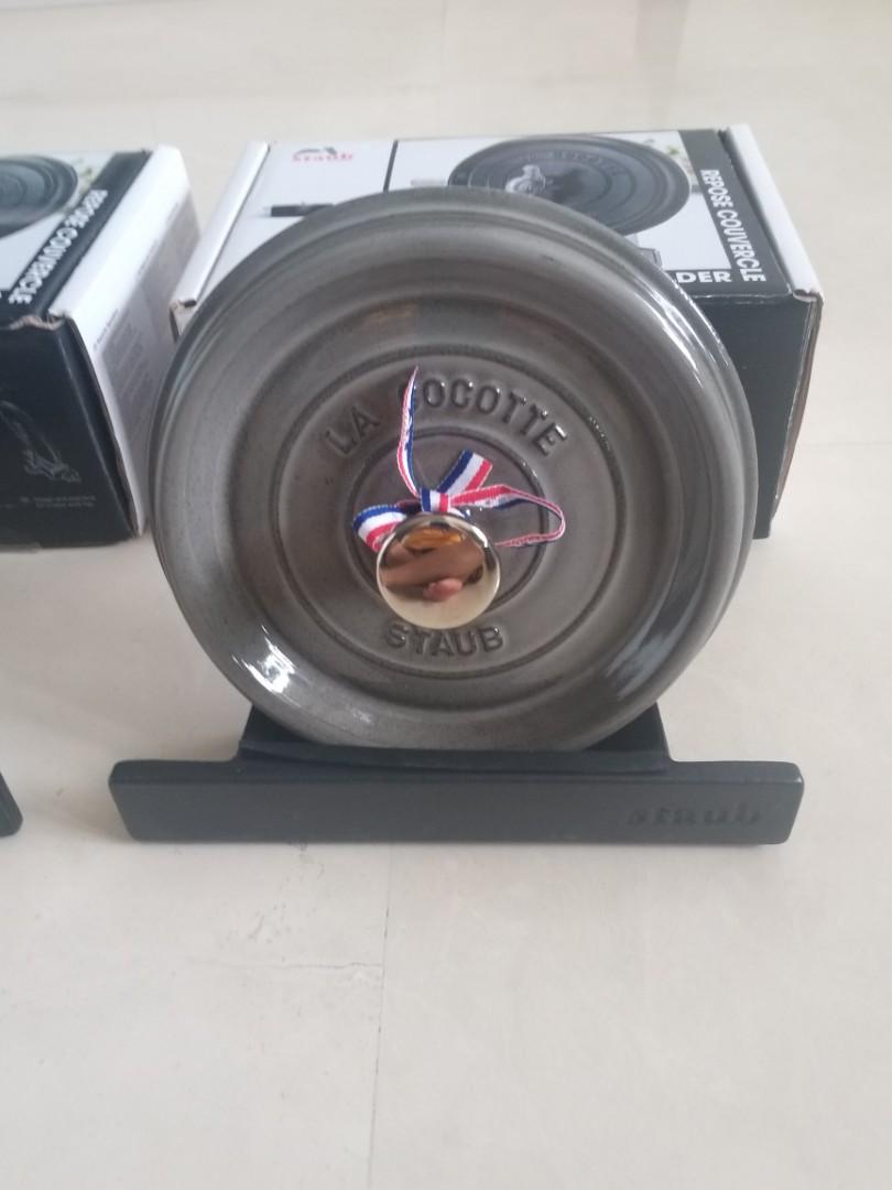 Staub Cast Iron Lid (Cover) Holder, Furniture & Home Living