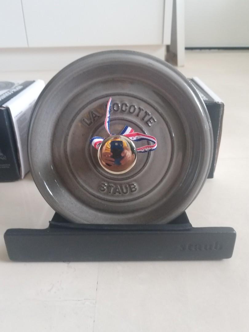 Staub Cast Iron Lid (Cover) Holder, Furniture & Home Living