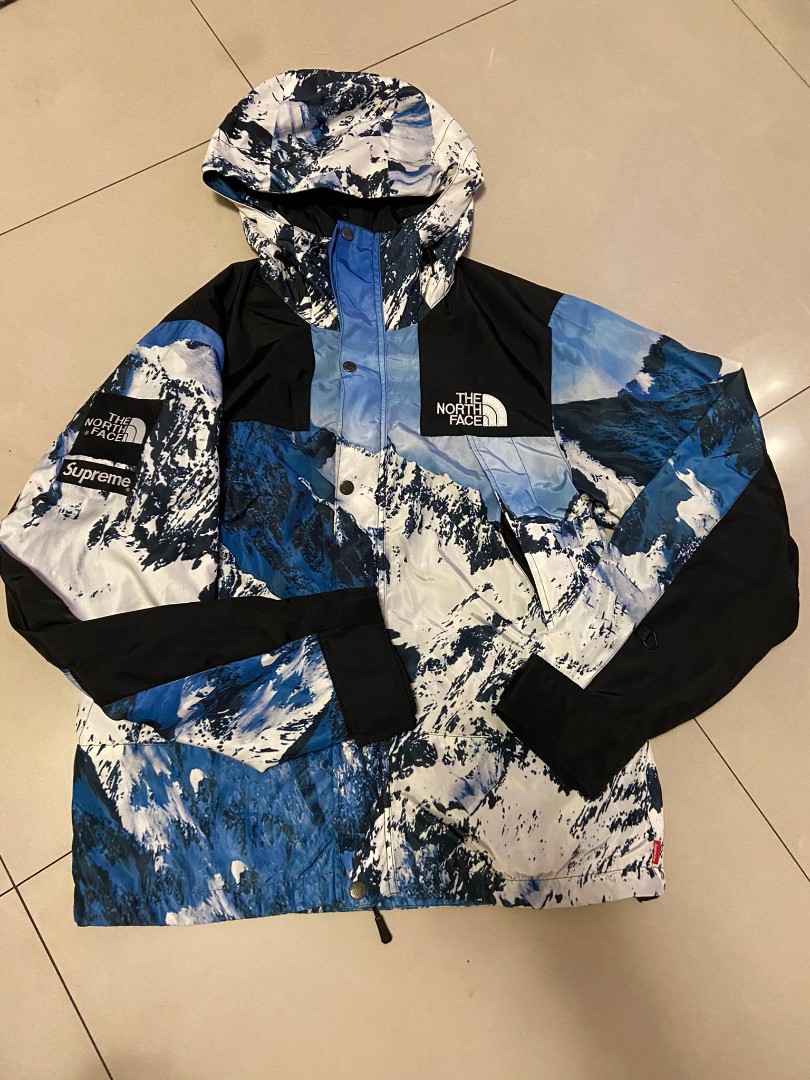 The North Face 雪山衝鋒衣, 他的時尚, 外套及戶外衣服在旋轉拍賣