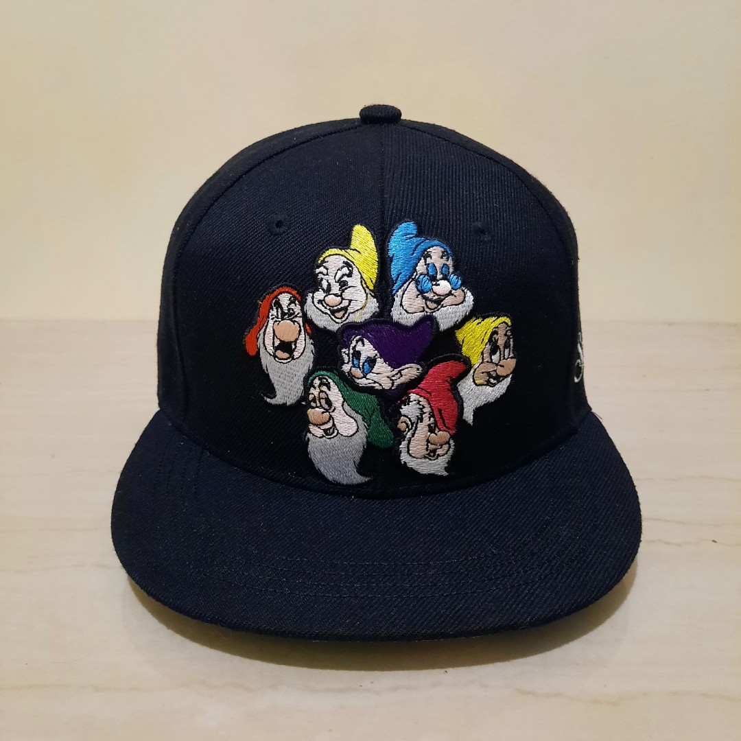 TOPI DISNEY SNOW WHITE, Fesyen Pria 