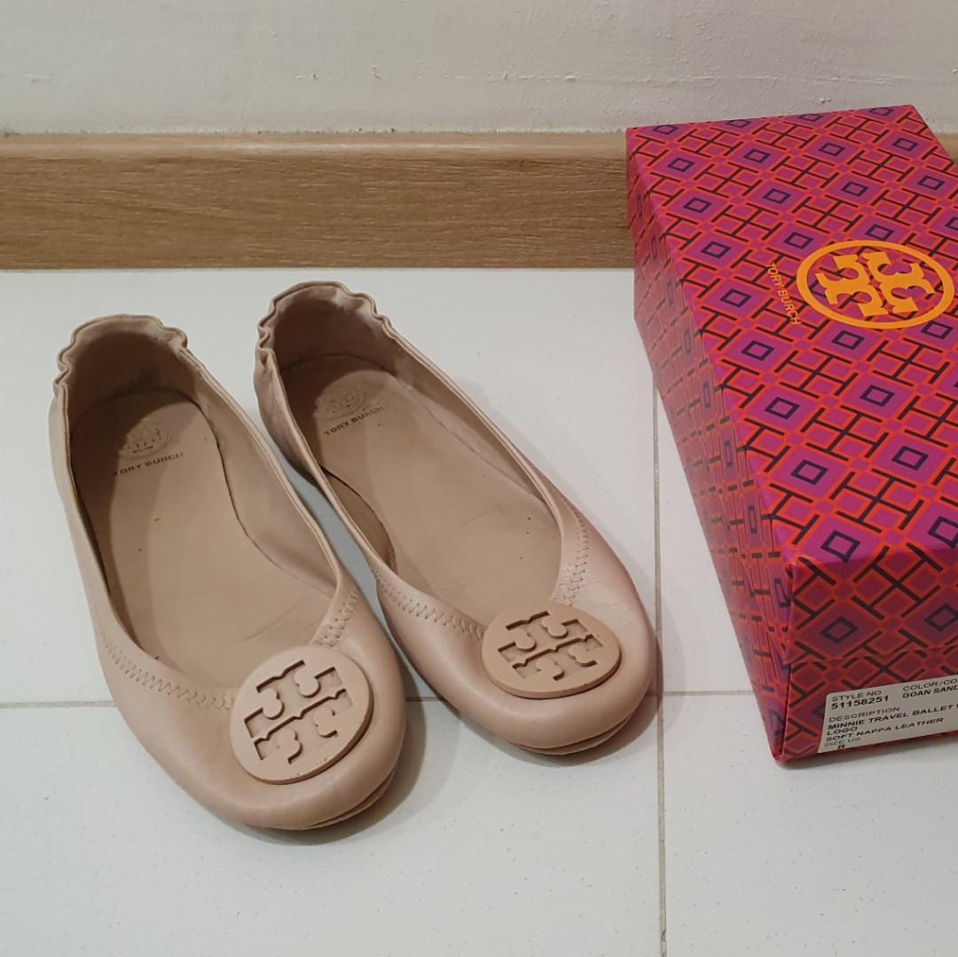 Tory Burch Minnie Travel Ballet Flats in Groan Sand US Size 8, Women's  Fashion, Footwear, Flats on Carousell