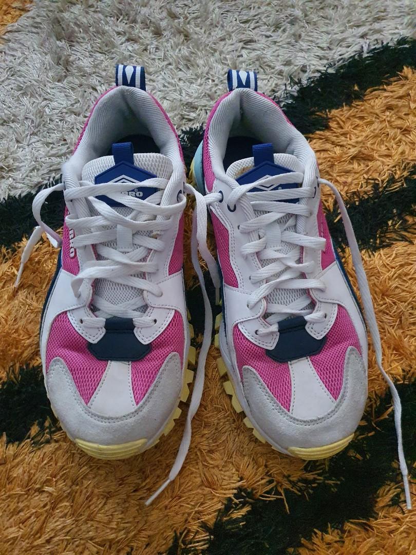 Umbro bumpy shoes