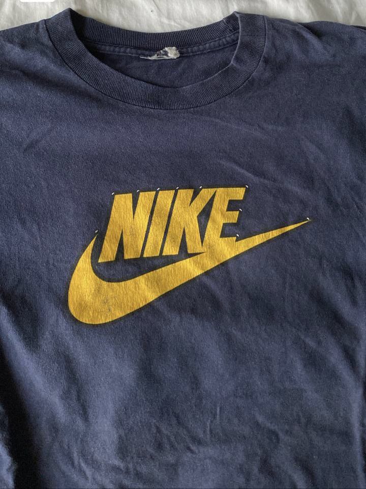 2000s nike swoosh tee size M/L nike tee 