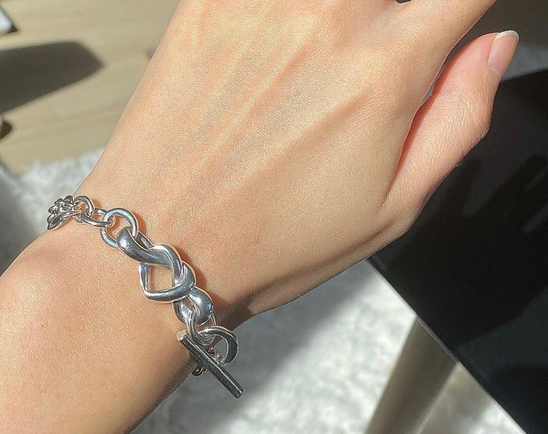Knotted heart armband store