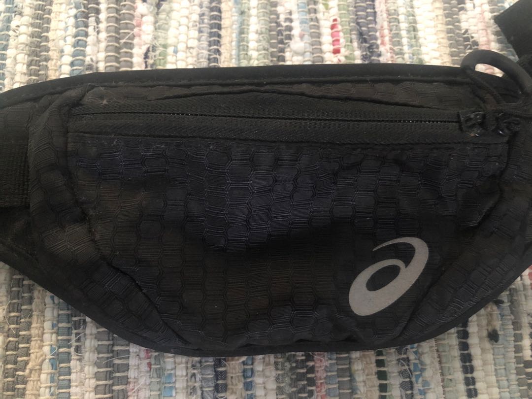 ASICS running belt bag, Men's Fashion 