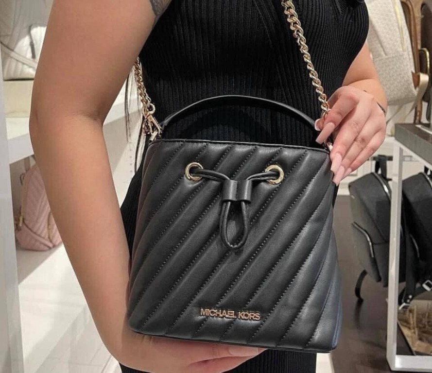 Michael kors crossbody quilted black sale