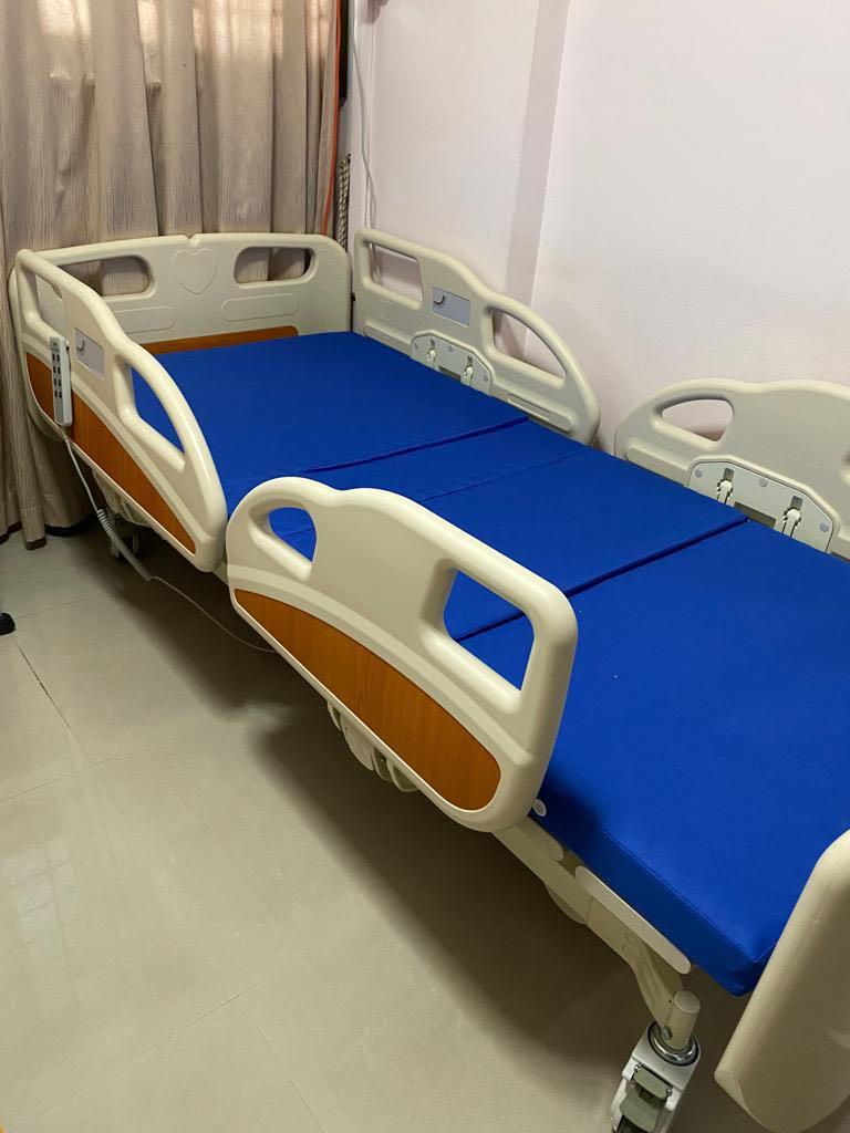 Automatic Crank Hospital Bed w/ commode for Elderly, Furniture & Home