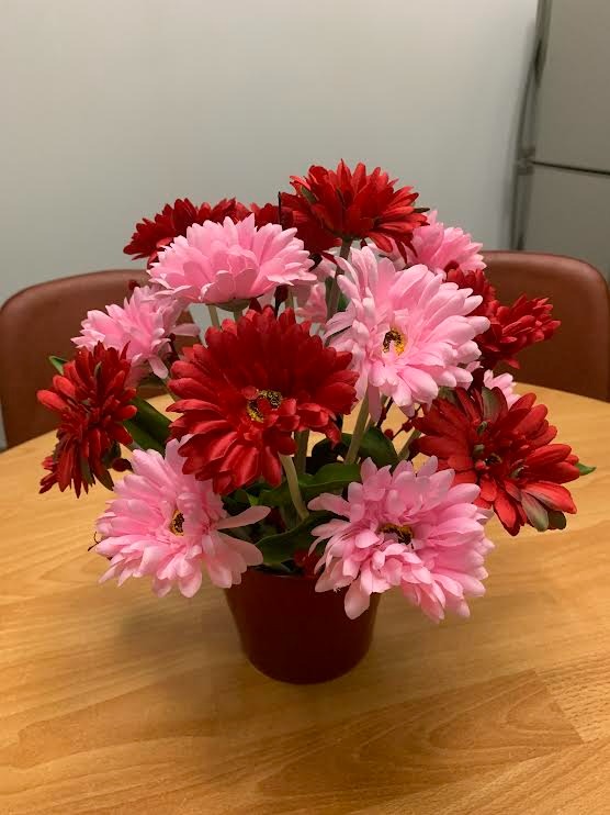 Beautiful Artificial flowers pot to brighten your rooms at all festival