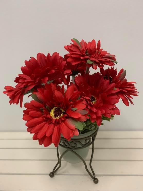 Beautiful Artificial flowers pot to brighten your rooms at all festival