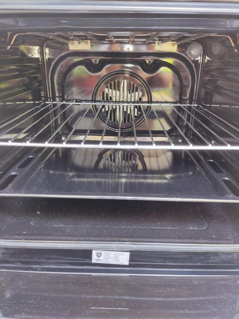 Builtin oven ( warranty) 1feb23, TV & Home Appliances, Kitchen