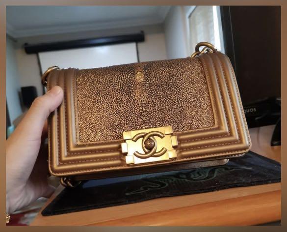 Chanel stingray woc top