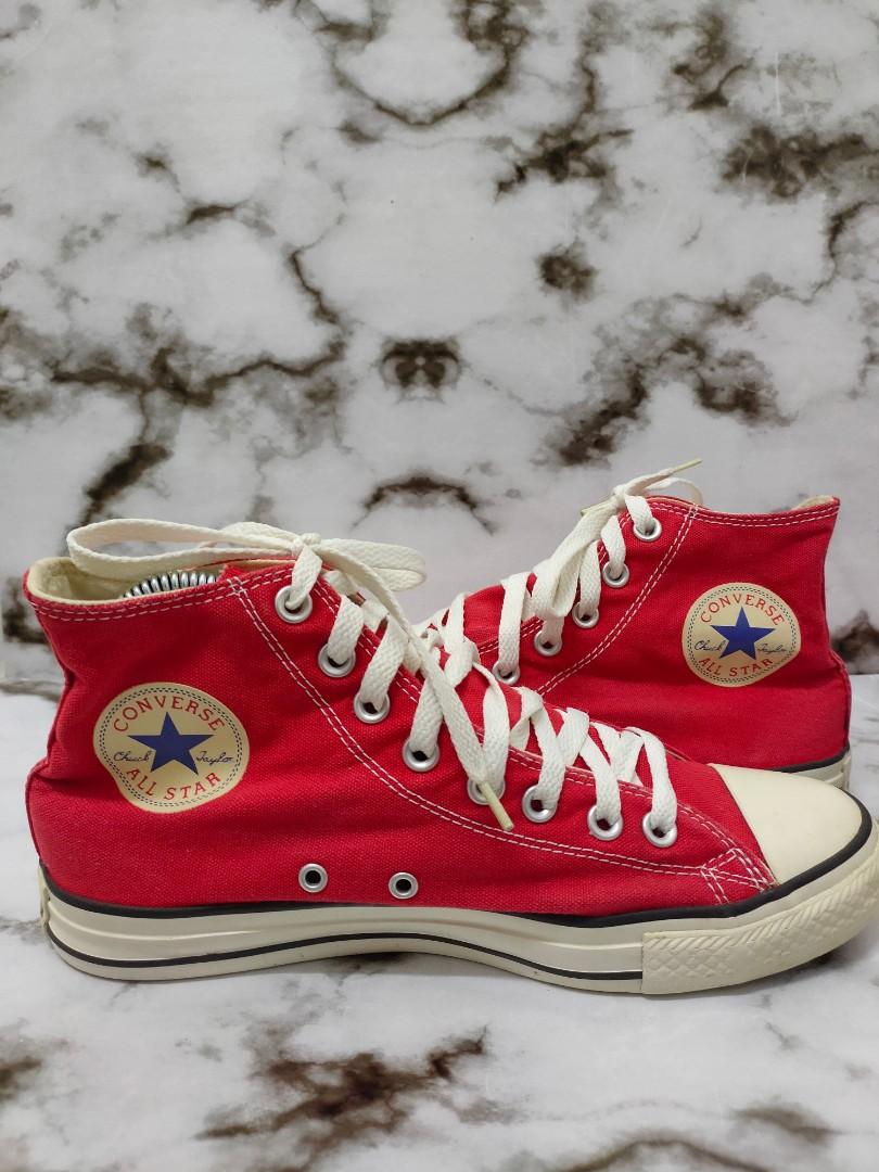 Converse merah deals