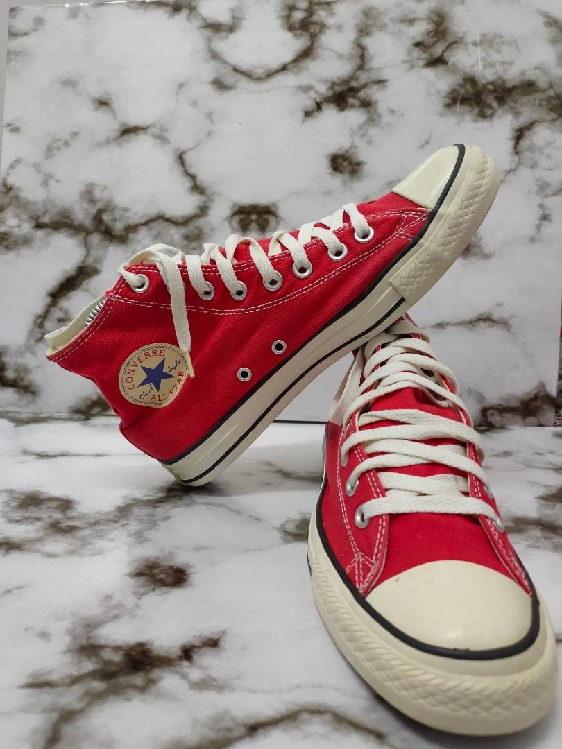 Converse merah deals