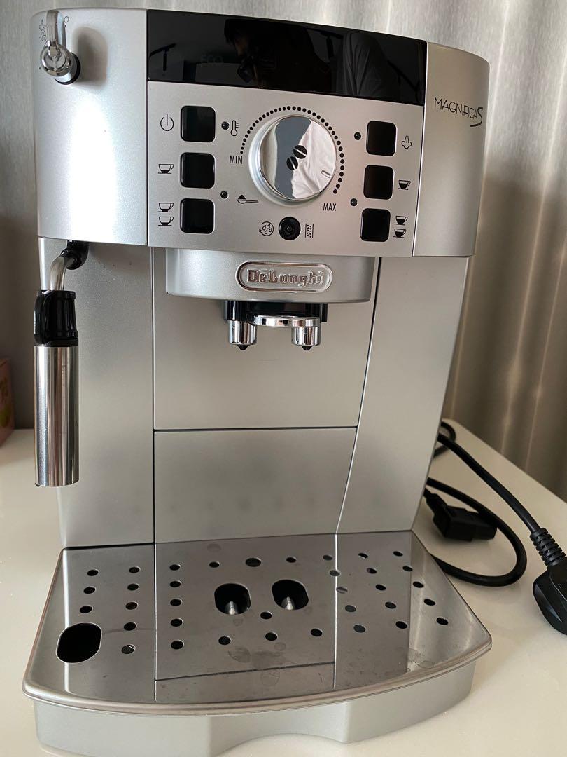 De Longhi Magnifica S ECAM22.110SB Semi Automatic Coffee Machine