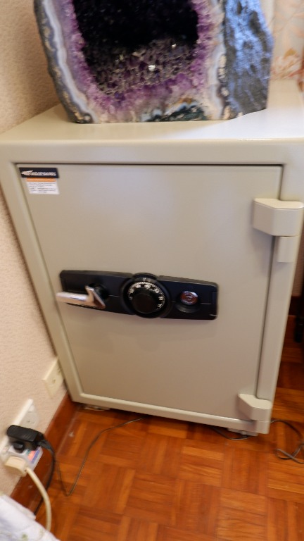 Eagle Safe Dial & Key Safe Box, Furniture & Home Living, Security ...