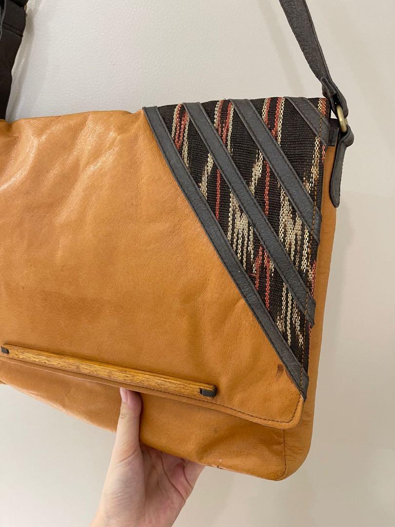 Genuine Leather Messenger Bag (Category: Sling Bags) located in Manila. Submitted by decluttersiris (Listing ID 1156051715, Image 2). Description: .
