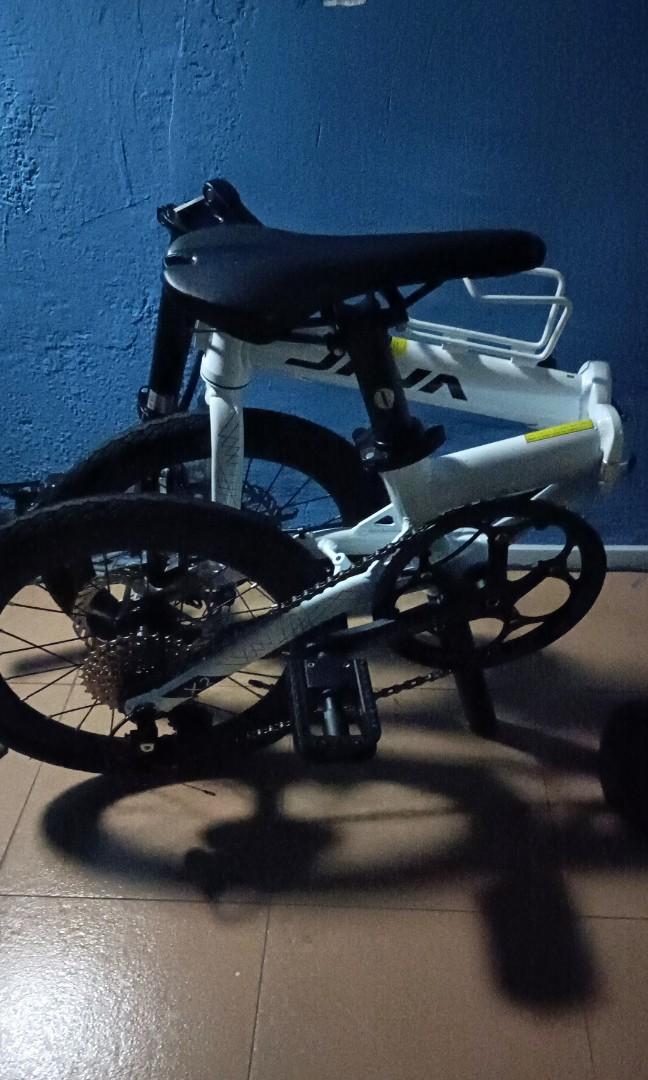 Java X2 9spd foldable bicycle (Category: Bicycles) located in Singapore. Submitted by chewkenneth (Listing ID 1156010052, Image 8). Description: Java X2 foldable bicycle Like new condition 9 speed, 1-by drive train 16-inch wheels Mechanical disc brakes Modified with 54T Litepro multicolour chain ring Well greased and lubed Installed with Rockbros MTB pedals Minus bottle cage and lights Reason for selling: Too many bikes at home, no space to keep.