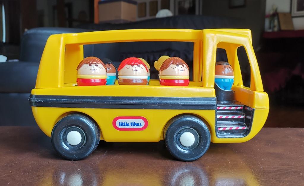 Little Tikes Vintage School Bus complete with 7 Toddle Tots