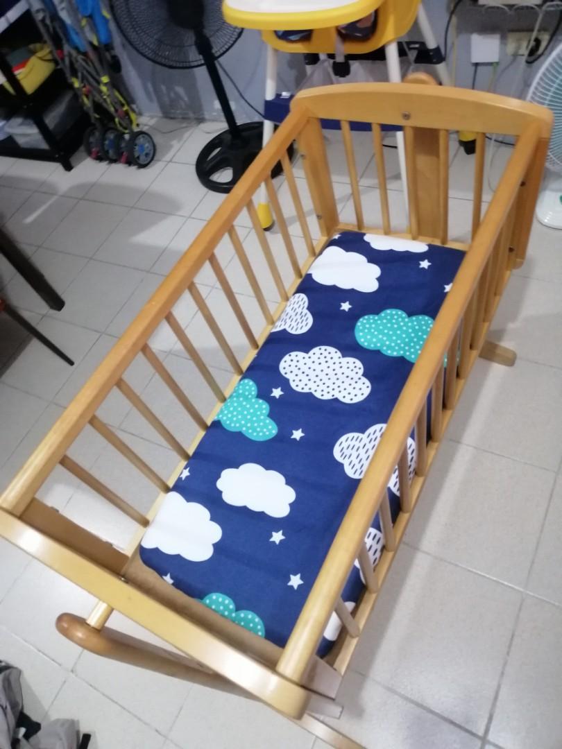 Mothercare rocking/steady crib, Babies & Kids, Baby Nursery & Kids