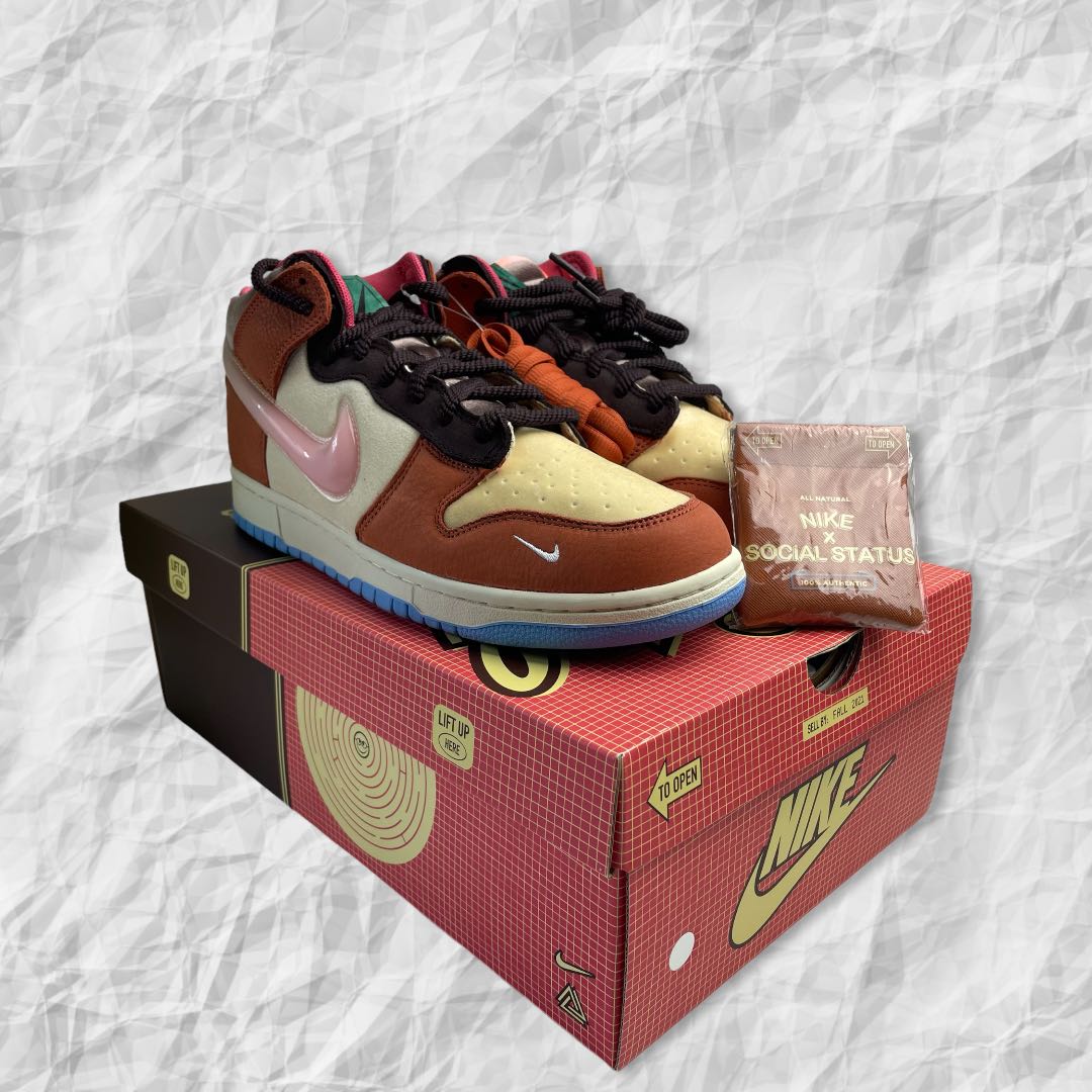 dunk mid chocolate milk on feet