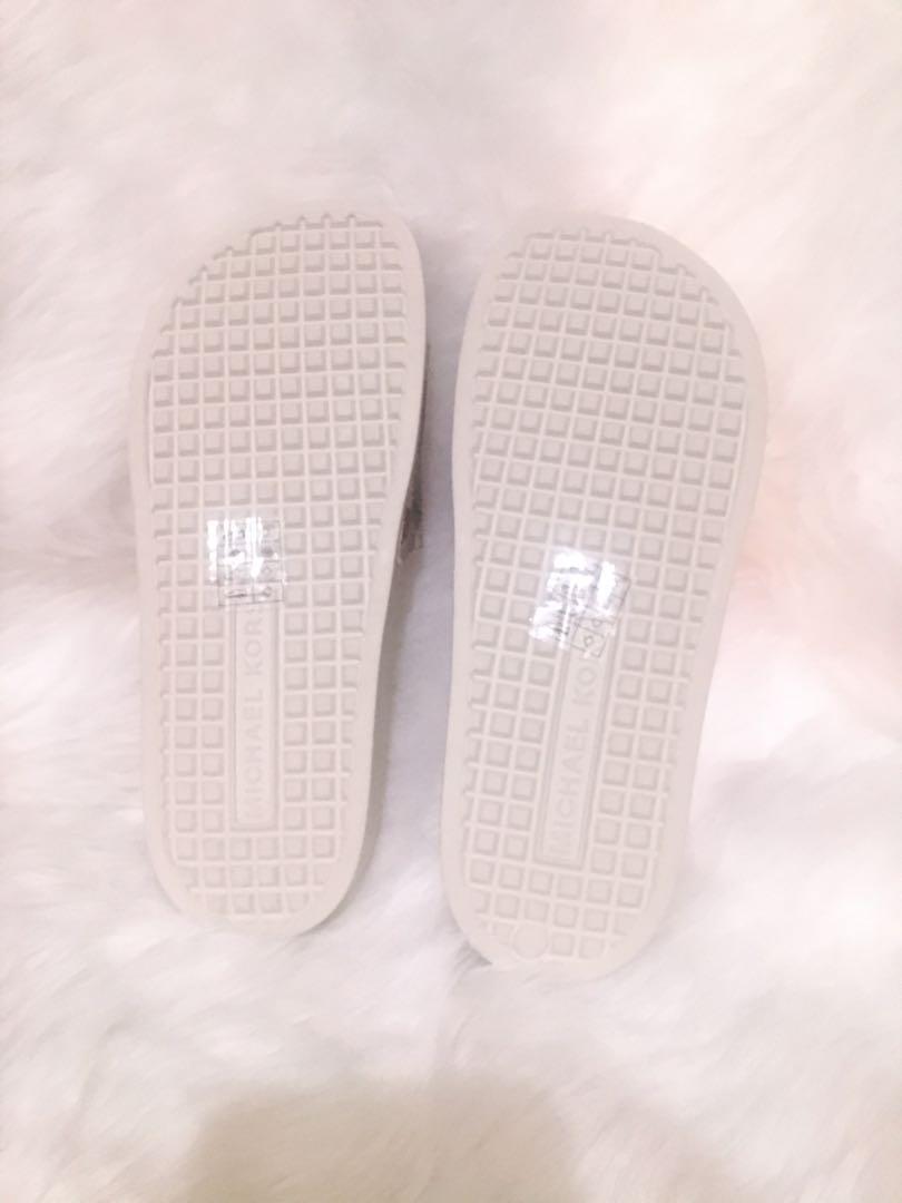 Original MK FLORAL SLIDES VANILLA SIZE 6 Women s Fashion