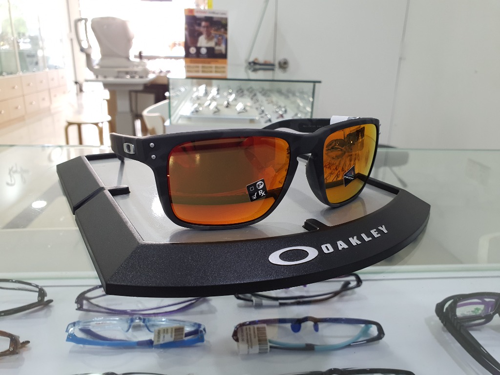 ORIGINAL Oakley Holbrook XL Matte Camo Prizm Ruby, Men's Fashion, Watches &  Accessories, Sunglasses & Eyewear on Carousell