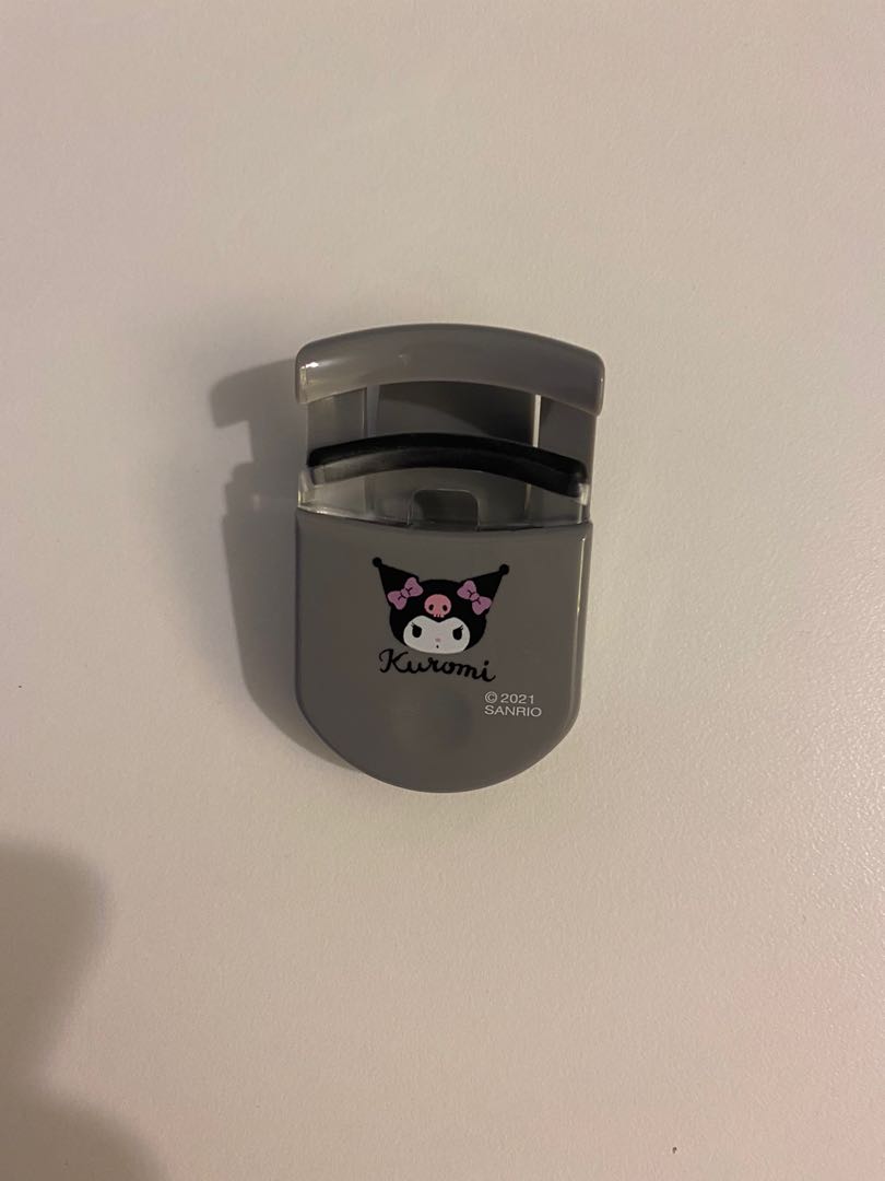 Sanrio kuromi eyelash curler sasa, 美容＆化妝品, 健康及美容 皮膚護理, 化妝品 Carousell