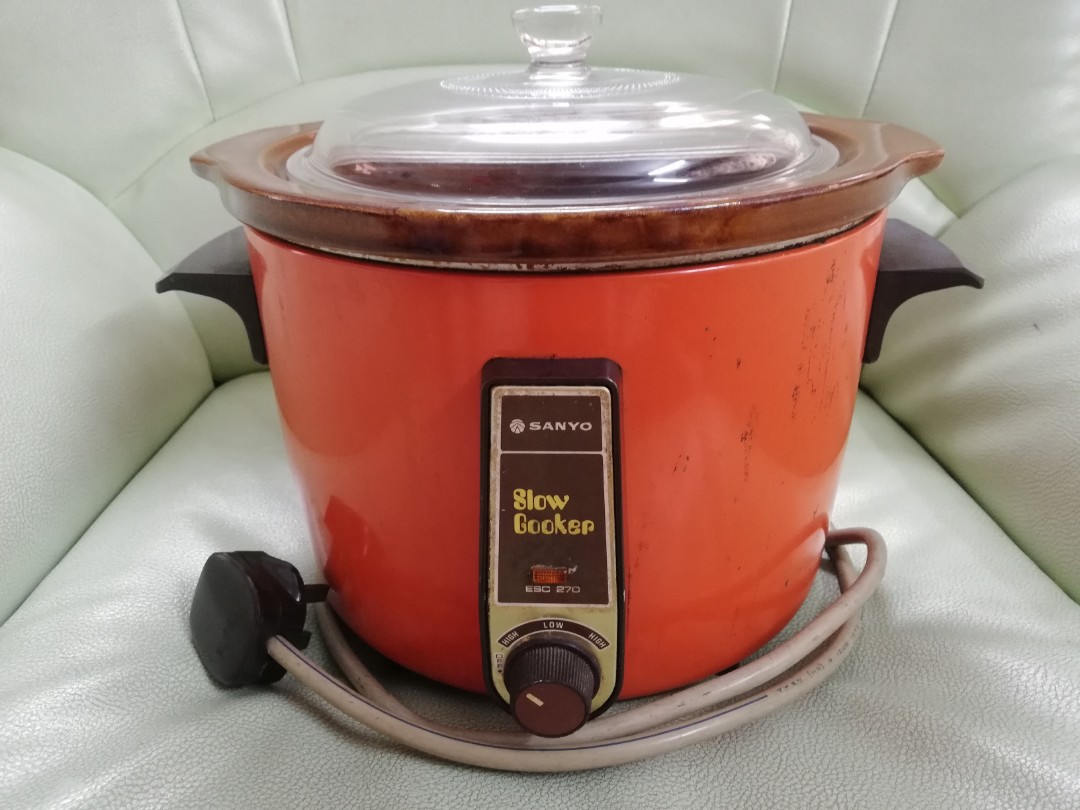 Vintage Sanyo Slow Cooker ESC 270 Made in Japan with Ceramic Pottery. Good  cond.