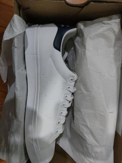 (Category: ) located in . Submitted by sneakers_27 (Listing ID 1156060904, Image 1). Description: .