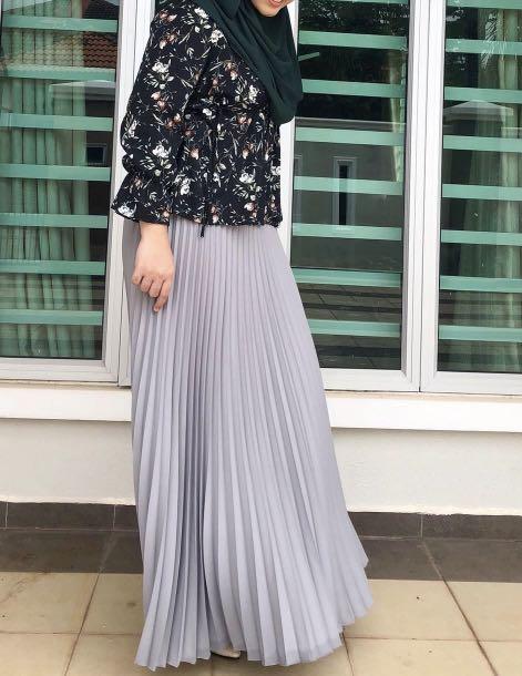 Light grey deals pleated skirt