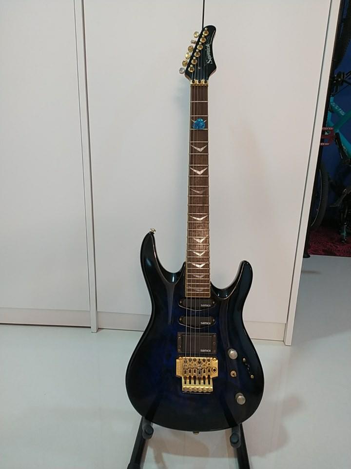 90 s Samick superstrat guitar