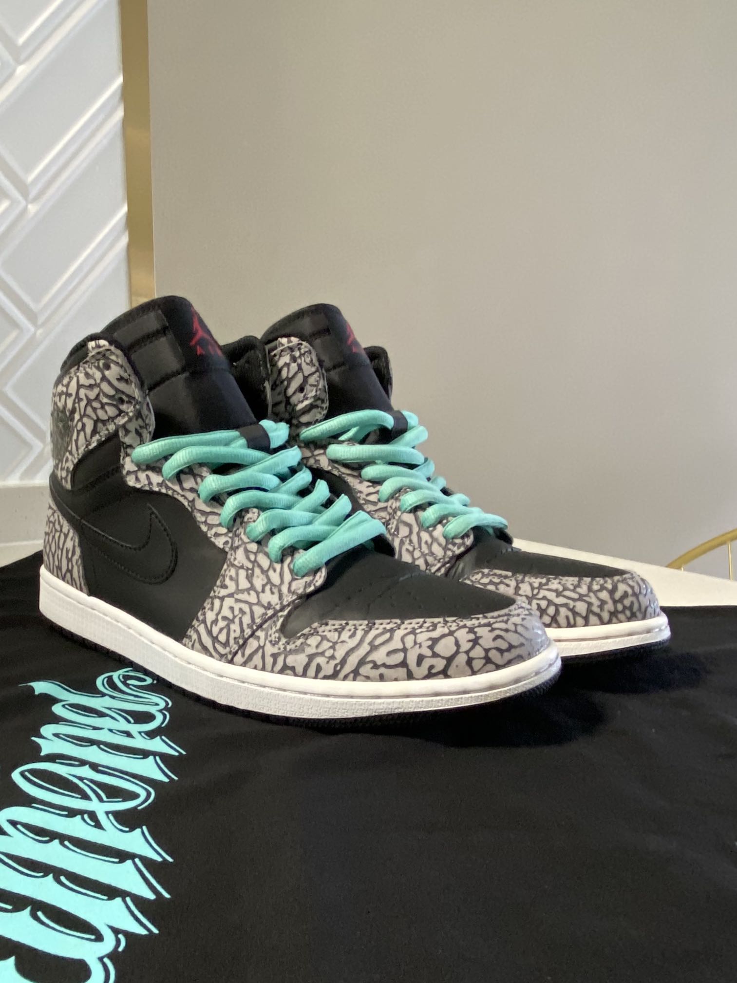 Air Jordan 1 High “UnSupreme”, Men's Fashion, Footwear, Sneakers on  Carousell