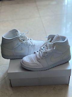 womens size 7 air jordan 1