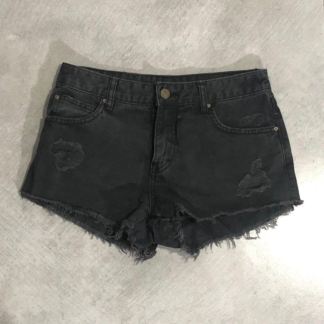 Billabong black shorts size 25 (Category: Shorts) located in Taguig. Submitted by kkstuff_ (Listing ID 1152658795, Image 1). Description: 🌷Rules: READ •First to comment mine •Payment First Policy •Fixed Price •Strictly 2 days reservation only •Scheduled Delivery, NO RUSH 🌷Brand & Details on picture 🌷Color may vary due to lighting.