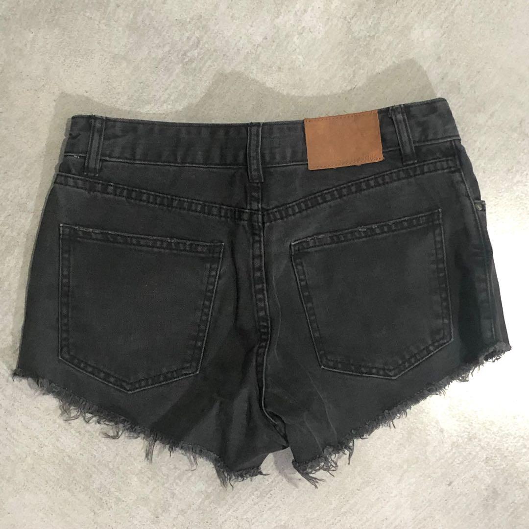 Billabong black shorts size 25 (Category: Shorts) located in Taguig. Submitted by kkstuff_ (Listing ID 1152658795, Image 2). Description: 🌷Rules: READ •First to comment mine •Payment First Policy •Fixed Price •Strictly 2 days reservation only •Scheduled Delivery, NO RUSH 🌷Brand & Details on picture 🌷Color may vary due to lighting.