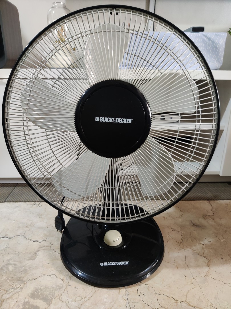 https://media.karousell.com/media/photos/products/2022/4/2/black__decker_16_desk_fan_1648861333_566fd788.jpg