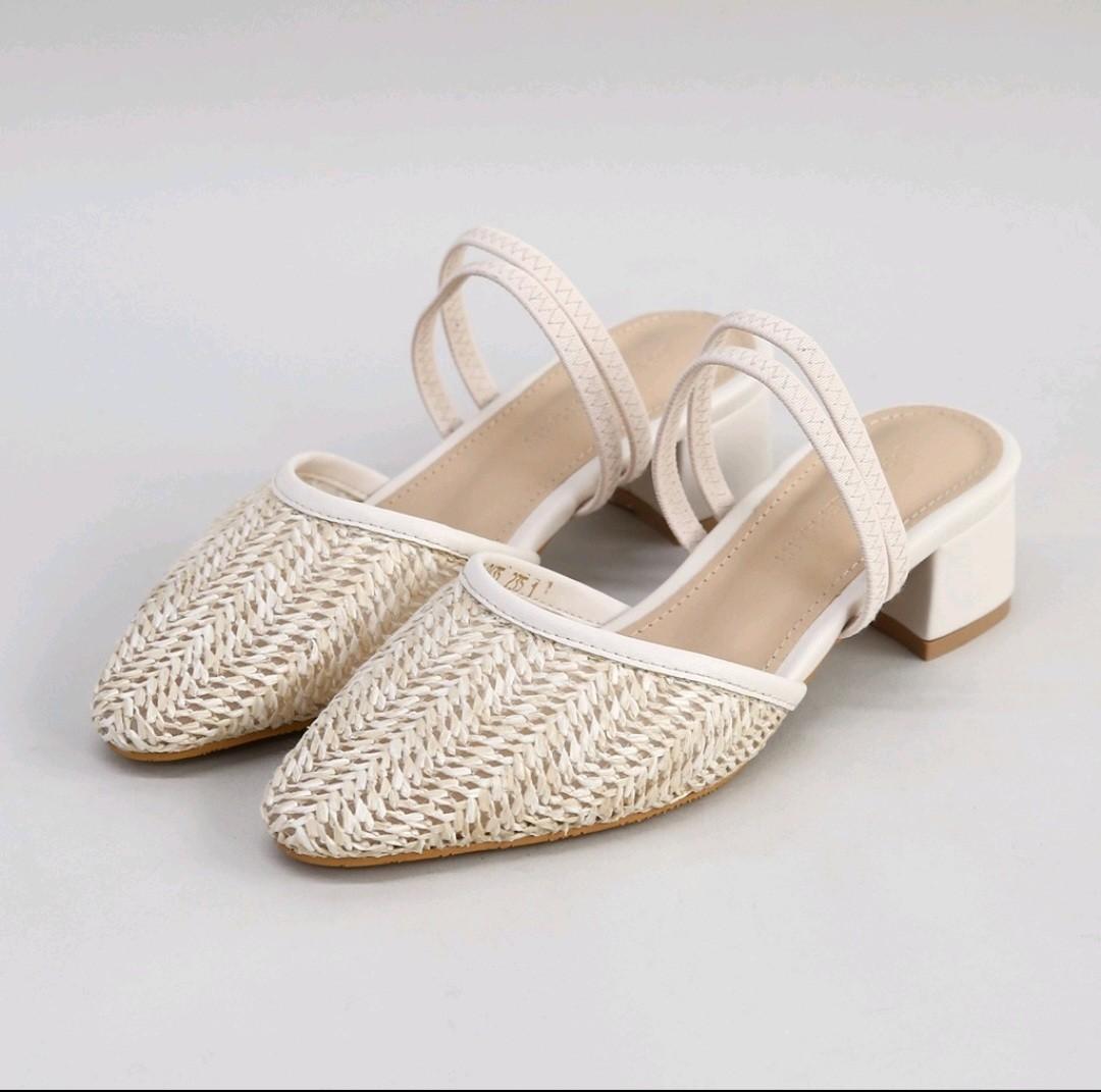 BNIB Pink Elephant ratan sandas, Women's Fashion, Footwear, Sandals on