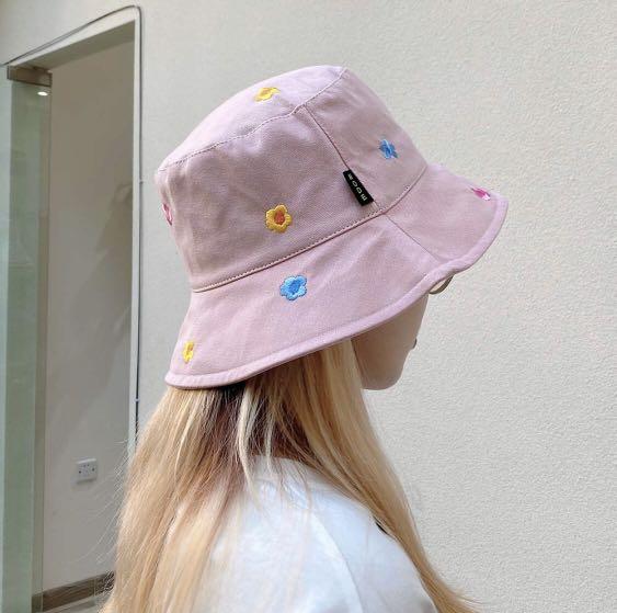 bucket hat, Fesyen Wanita, Aksesoris di 