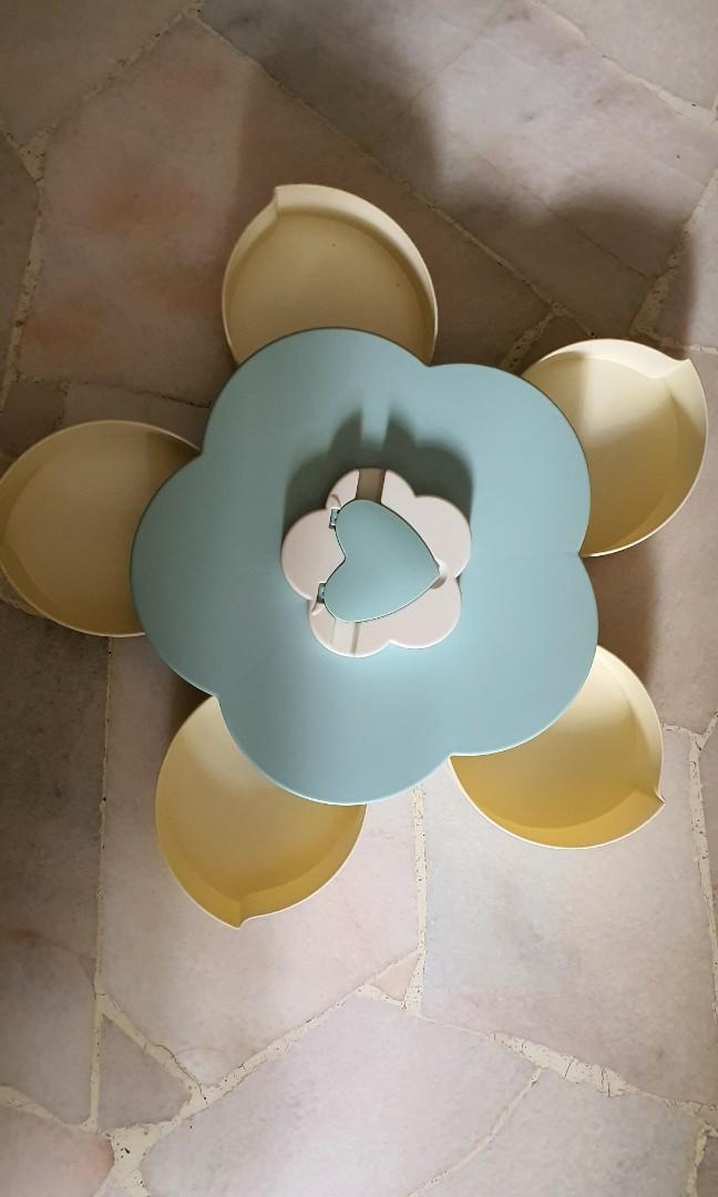 Candy holder (Category: Other Home Decor) located in Singapore. Submitted by jtmobile (Listing ID 1152577607, Image 2). Description: candy holder.