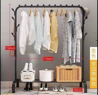 CLOTHES HANGING RACK