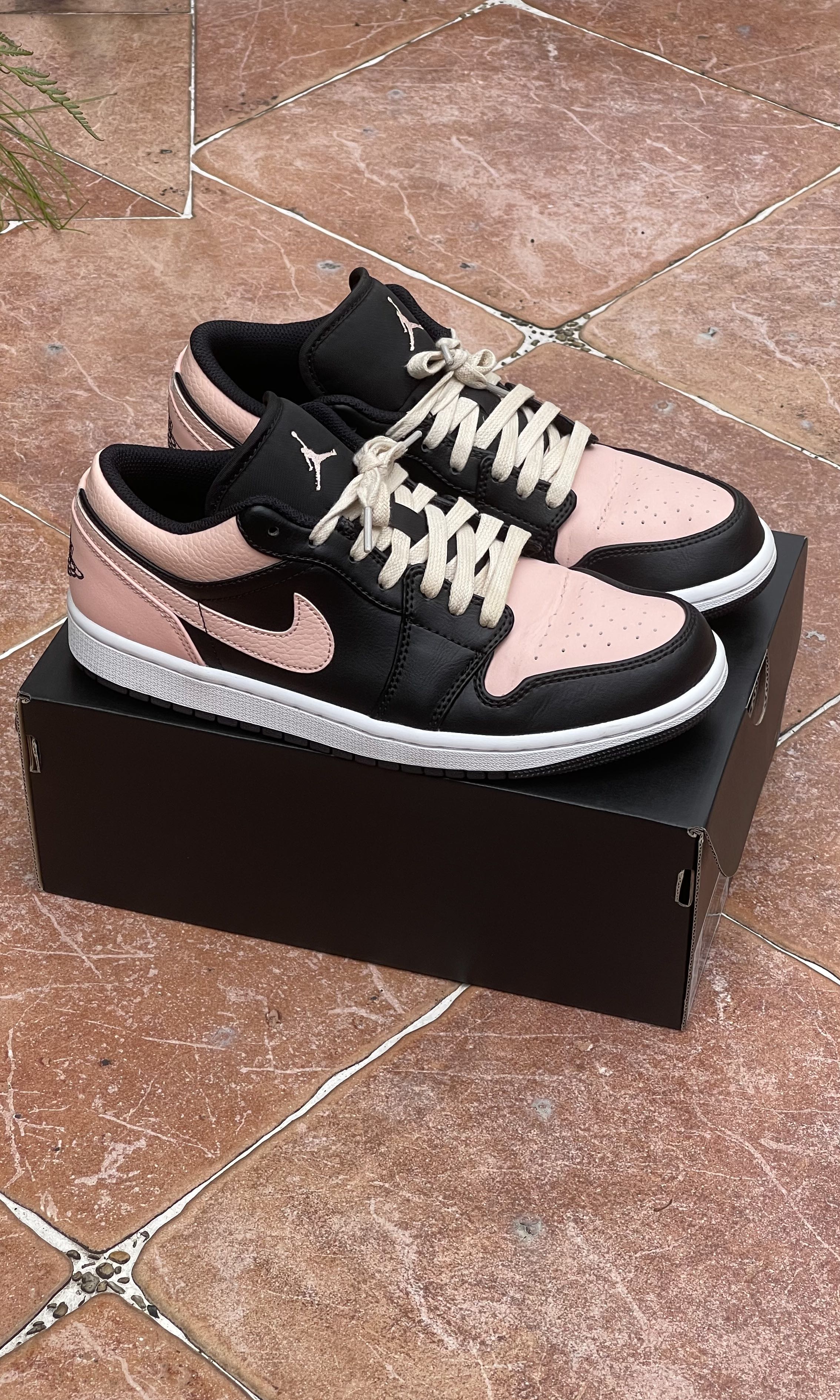 Crimson tint jordan 1 laces top